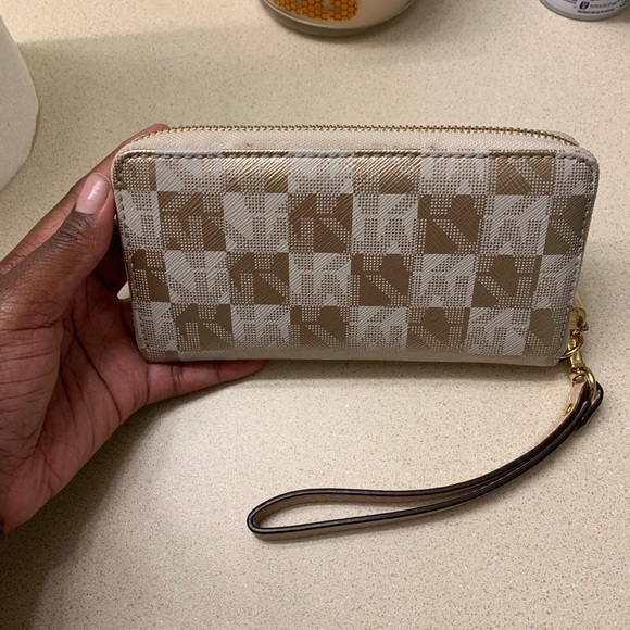 Rose Gold Micheal Kors Tote and Matching Wallet - Picture 7 of 7